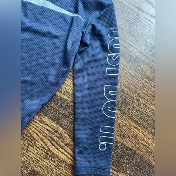 EUC Nike long sleeve Dry Fit - Picture 3 of 3